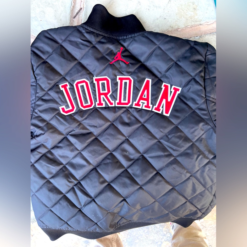JORDAN BRAND KIDS QUILT PUFF JACKET SIZE MEDIUM NO VISIBLE FLAWS LOOKS NEW